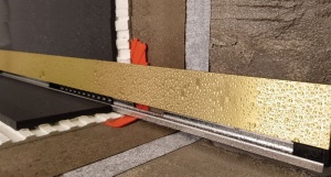 Душевой лоток Berges Wall 1000 пристенный вертикальный выпуск золото глянец