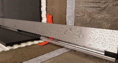 Душевой лоток Berges Wall 600 пристенный боковой выпуск глянцевый хром